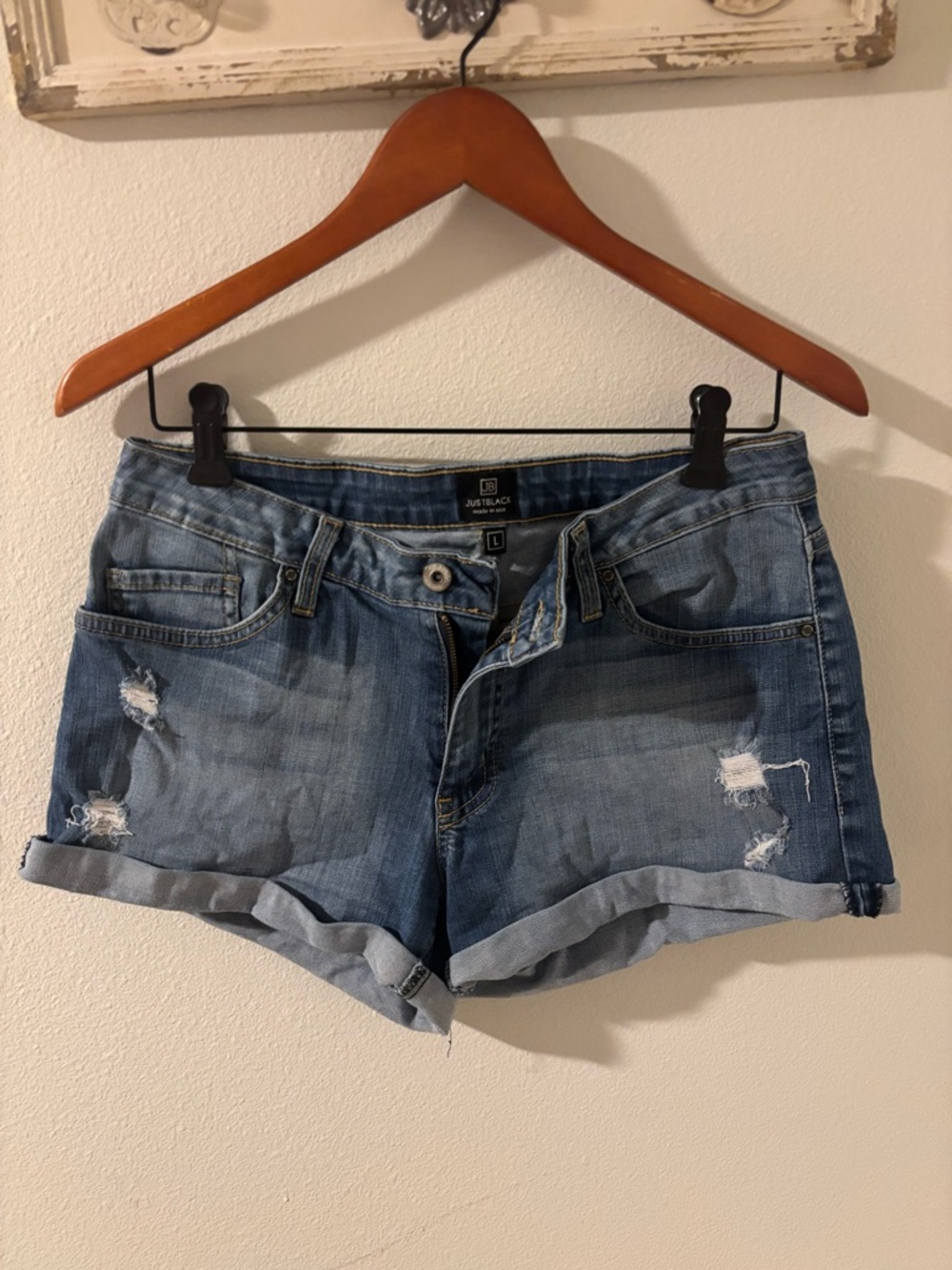 Just Black Women's Distressed Rolled Hem Denim Shorts - Light Blue Wash